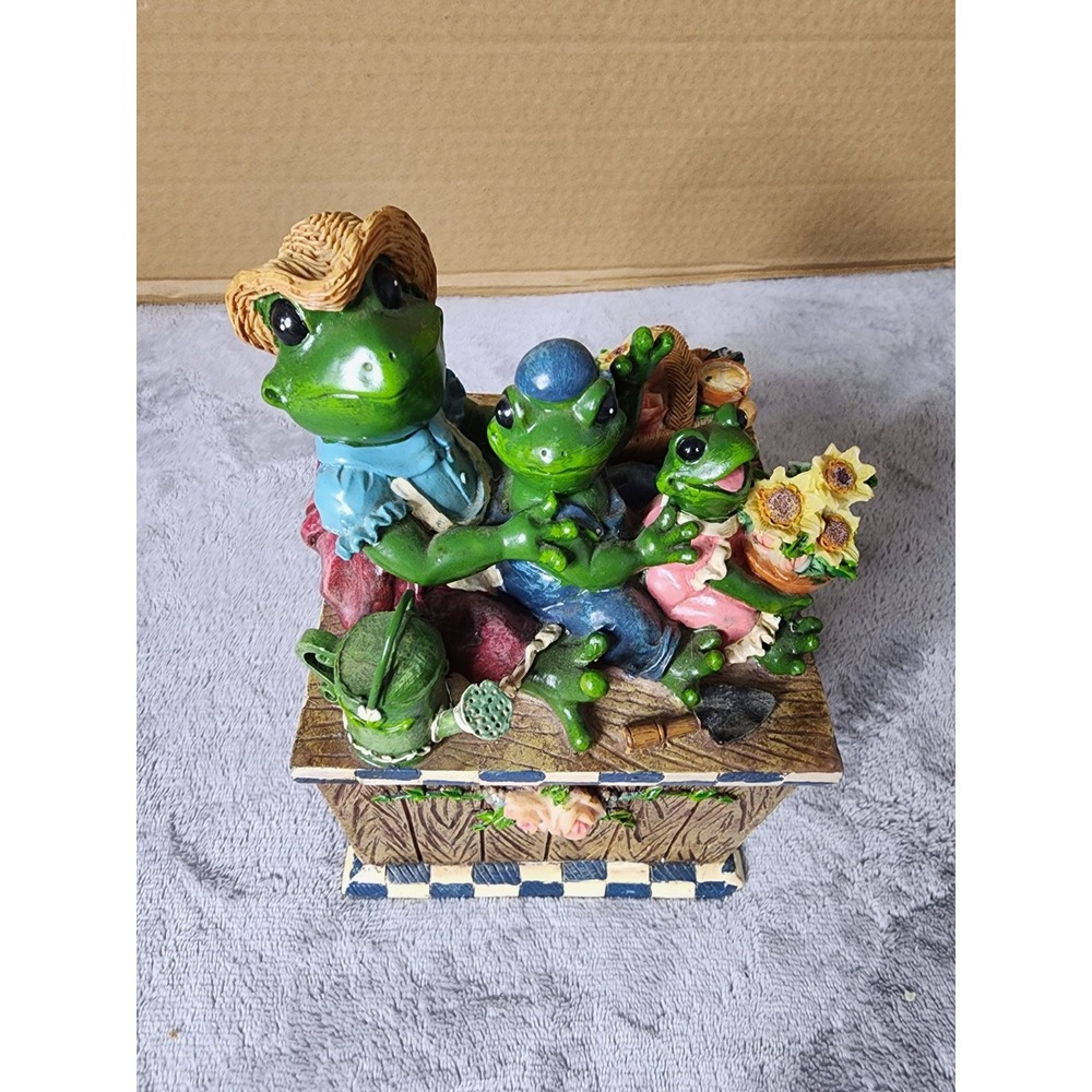 Frog Family Trinket Box Resin Gardening Cottagecore